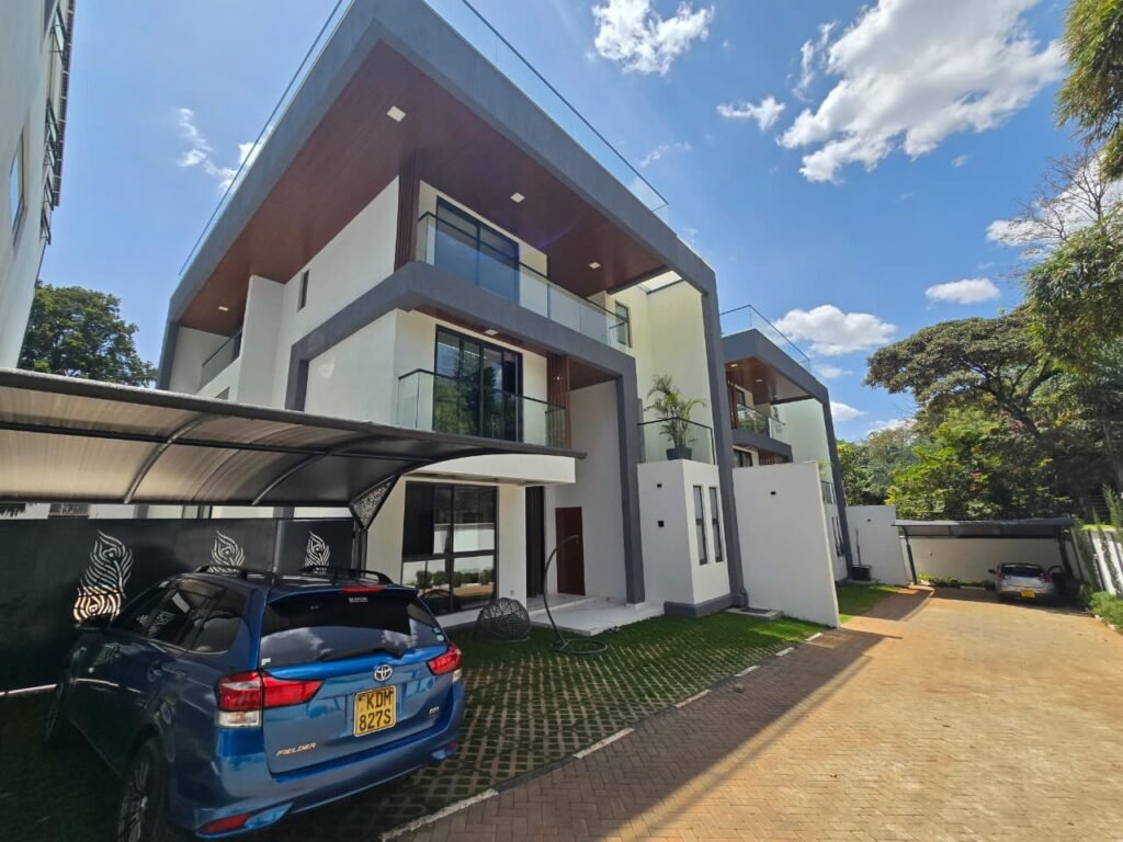6 bedroom villa in Lavington with private swimming pool and garden