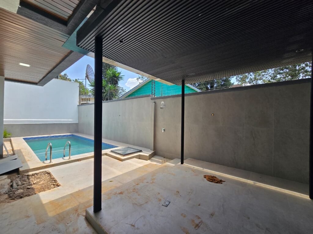 6 bedroom villa in Lavington with private swimming pool and garden