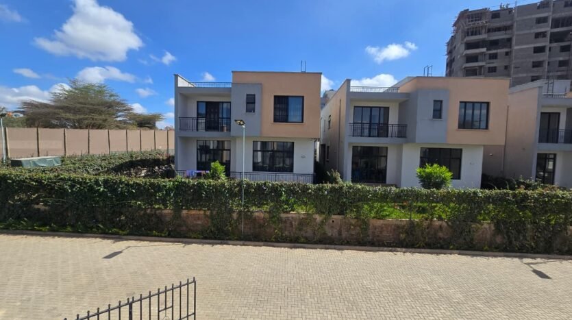 4 bedroom villa overlooking Nairobi National Park with game park views