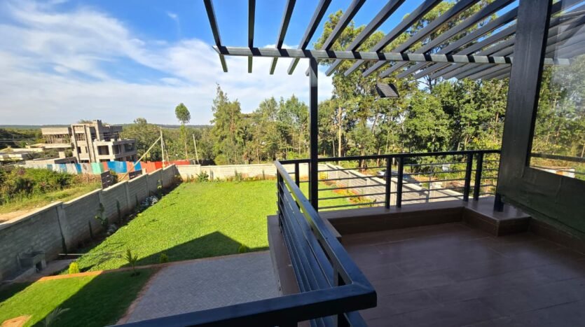 5 bedroom house in Kerarapon with manicured garden