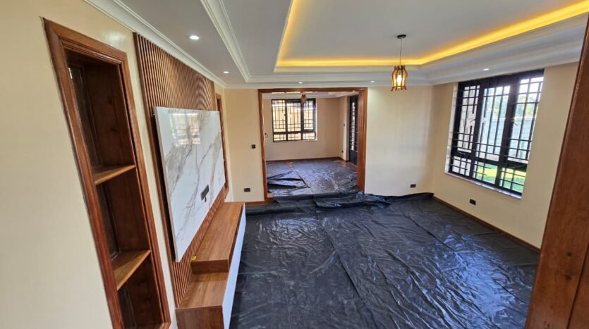 5 bedroom house in Kerarapon with manicured garden