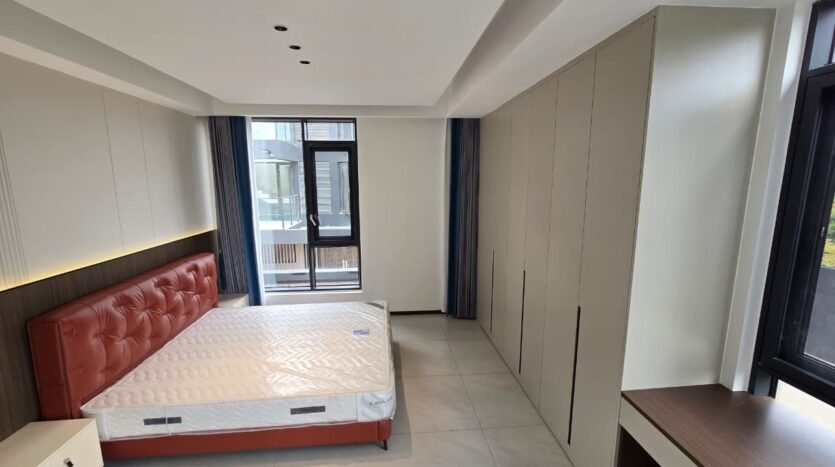 6 bedroom villa with lift in Lavington, double-volume lounge