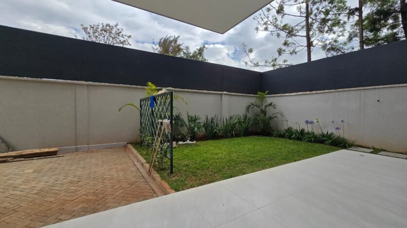 6 bedroom villa with lift in Lavington, double-volume lounge