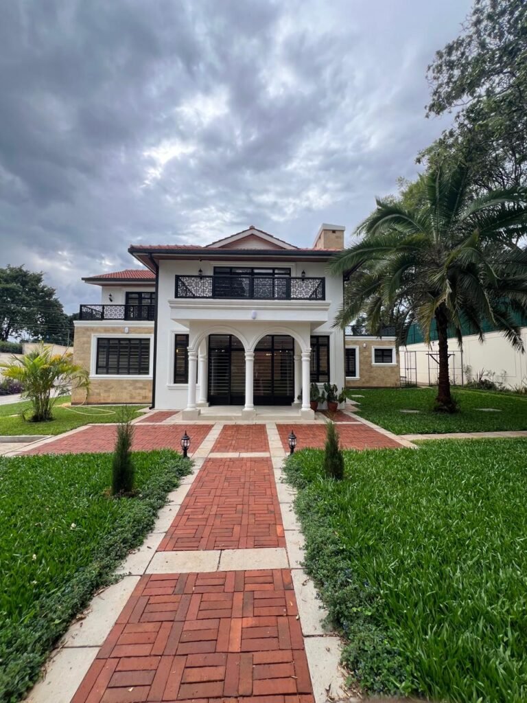 7 bedroom villa in Old Runda with private garden and gazebo