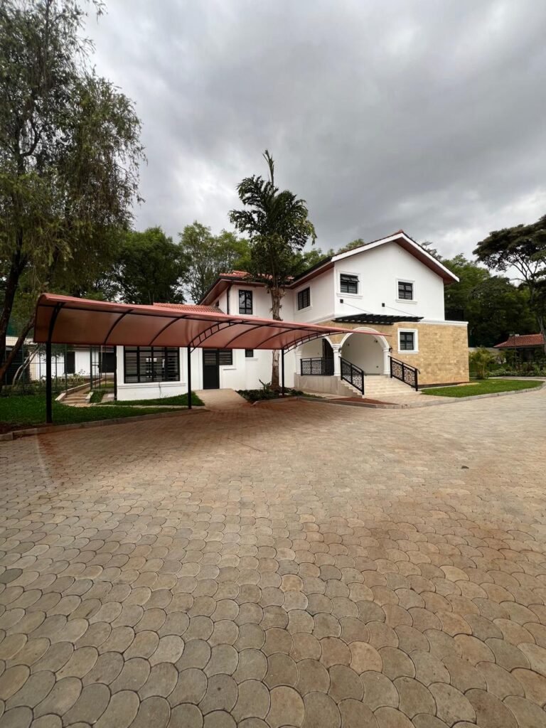 7 bedroom villa in Old Runda with private garden and gazebo